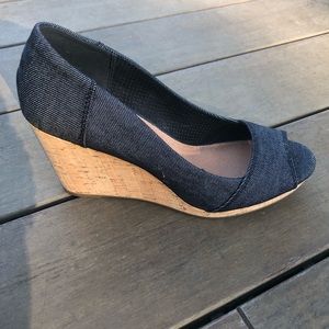 Gorgeous Toms denim-style open toe wedge, Size 8